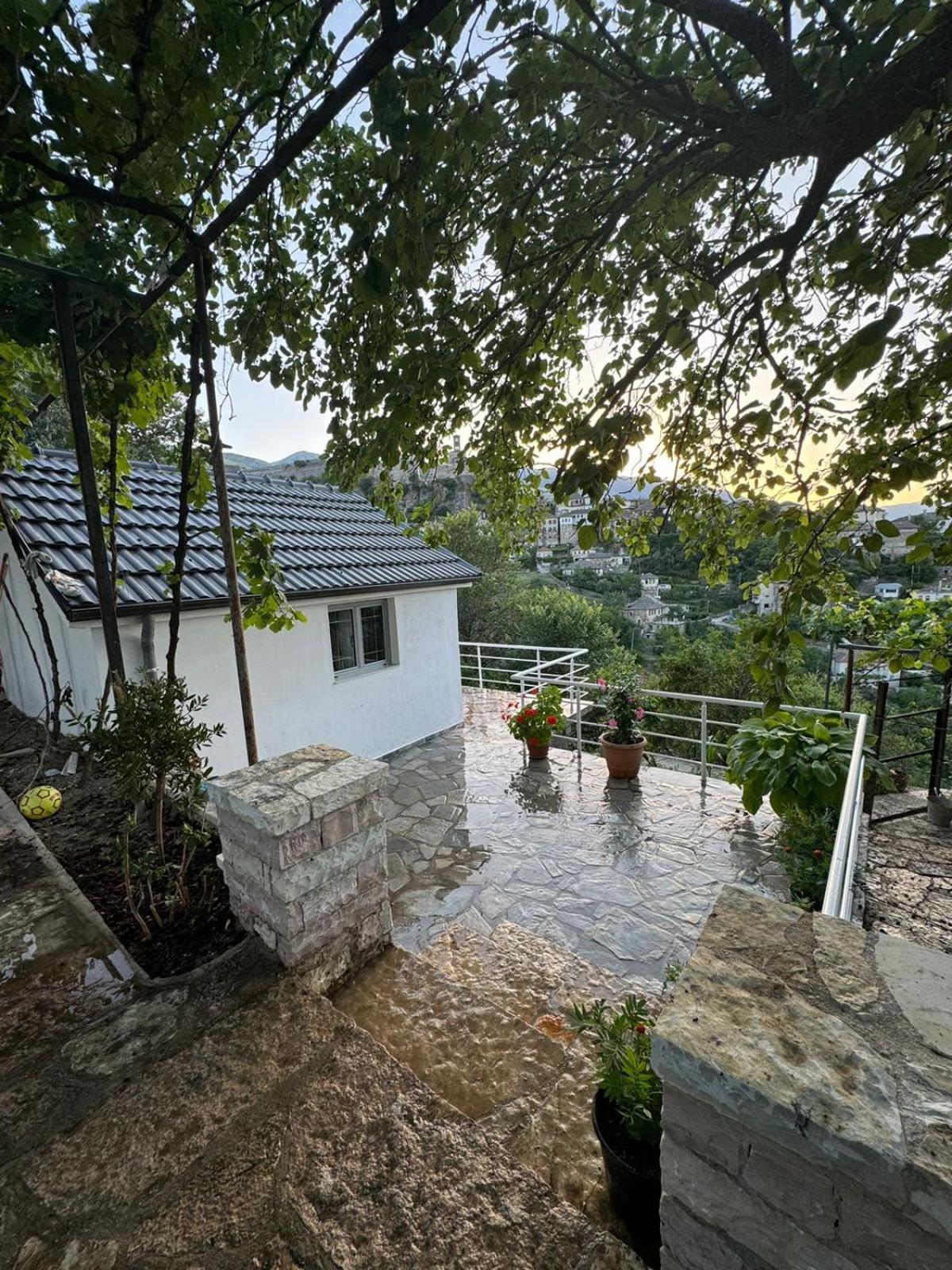 Gjirokastër Guest House Argjiro Castle מראה חיצוני תמונה